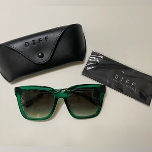 DIFF Bella Deep Ivy G15 Gradient Sunglasses